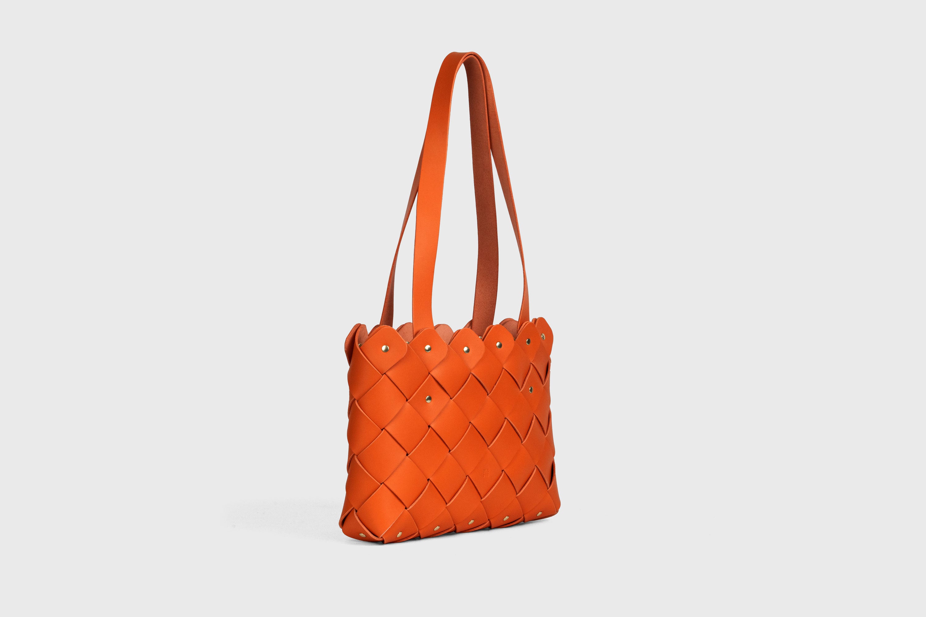 Pine Medium Tote Bag In Orange Color In Vegetable Tanned Leather Woven Structure Atelier Madre Manuel Dreesmann Barcelona Espanha