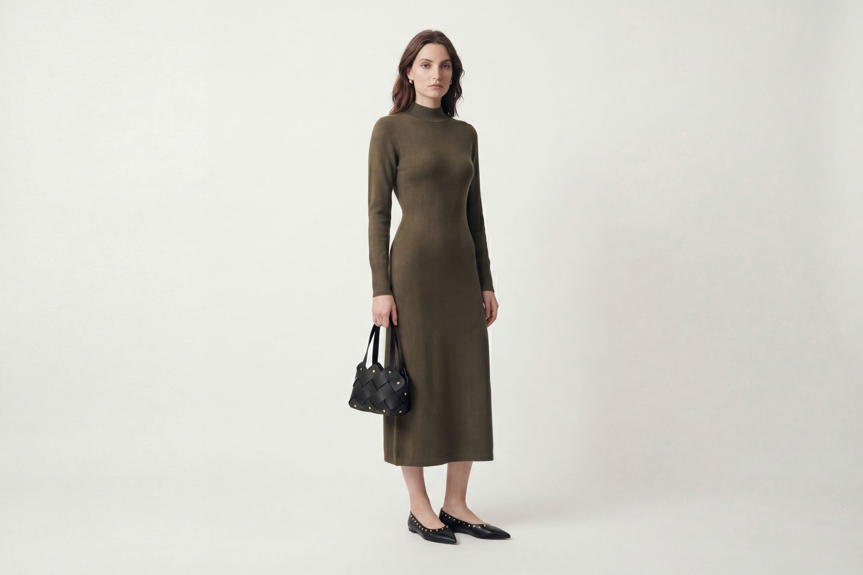 Pine Mini Tote Bag In Black Color In Vegetable Tanned Leather On Woman Model Woven Technique and Brass Rivets Atelier Madre Manuel Dreesmann Barcelona Spain