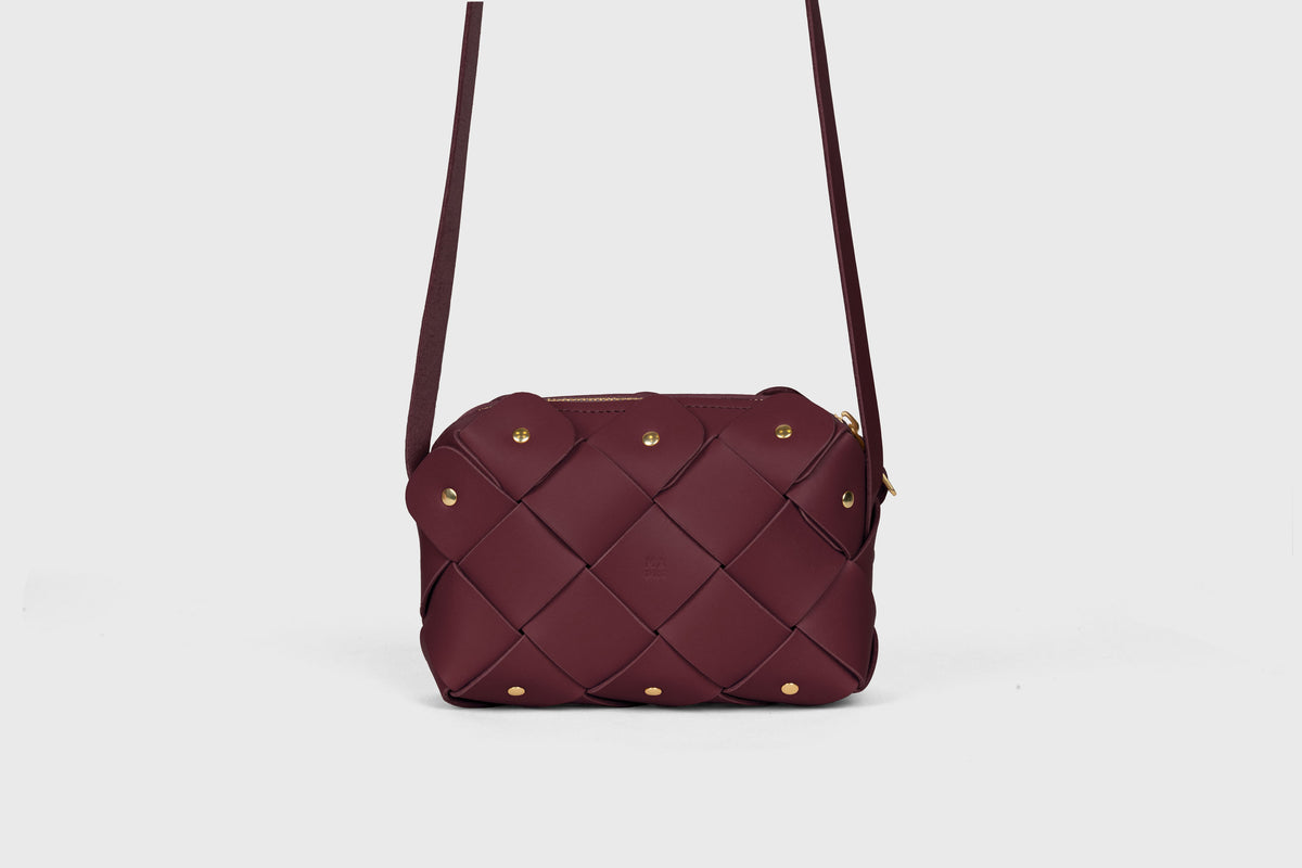Pine Mini Zipper Bag Burgundy Colour Leather Atelier Madre Manuel Dreesmann Barcelona Spain 1