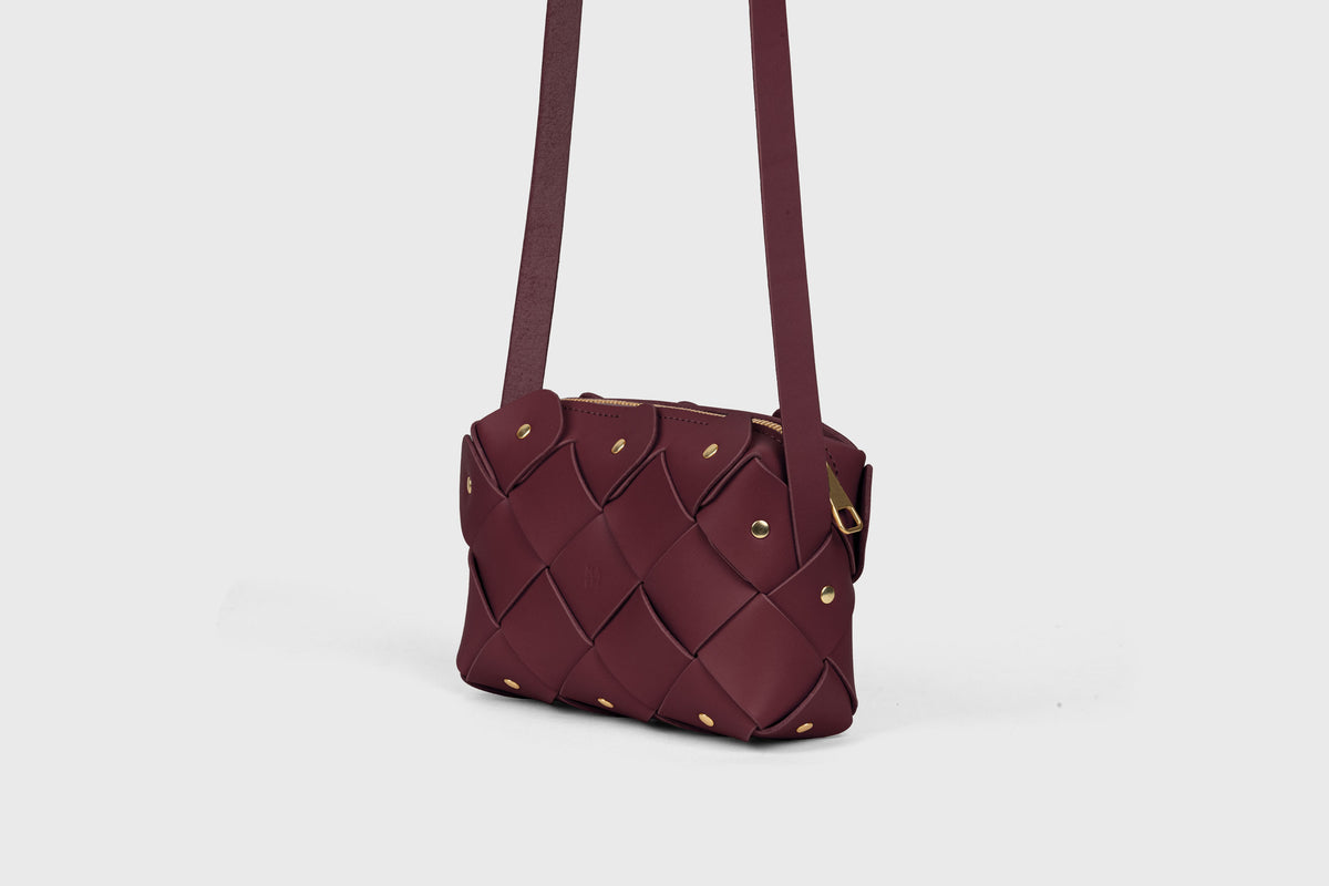 Pine Mini Zipper Bag Burgundy Colour Leather Atelier Madre Manuel Dreesmann Barcelona Spain 2