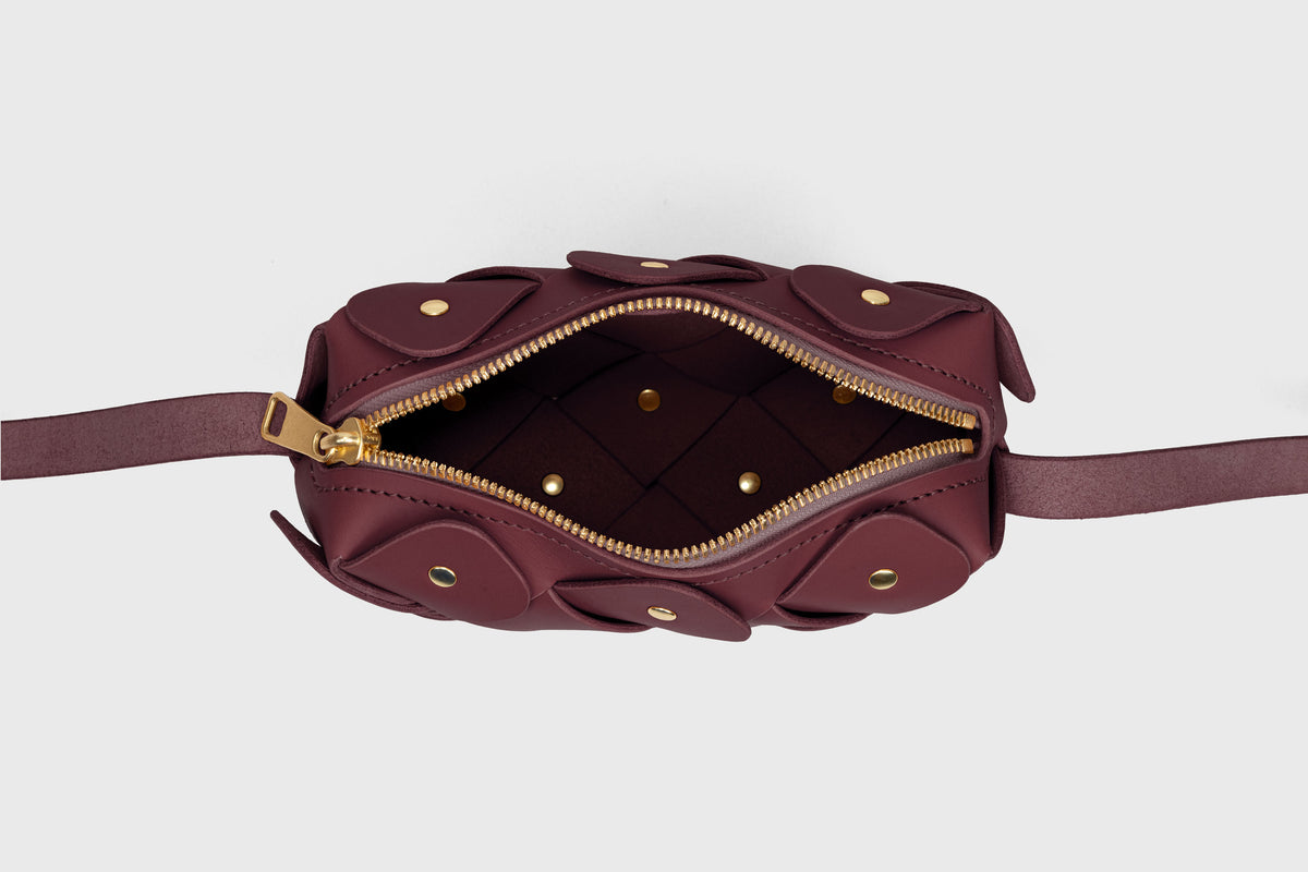 Pine Mini Zipper Bag Burgundy Colour Leather Atelier Madre Manuel Dreesmann Barcelona Spain 4
