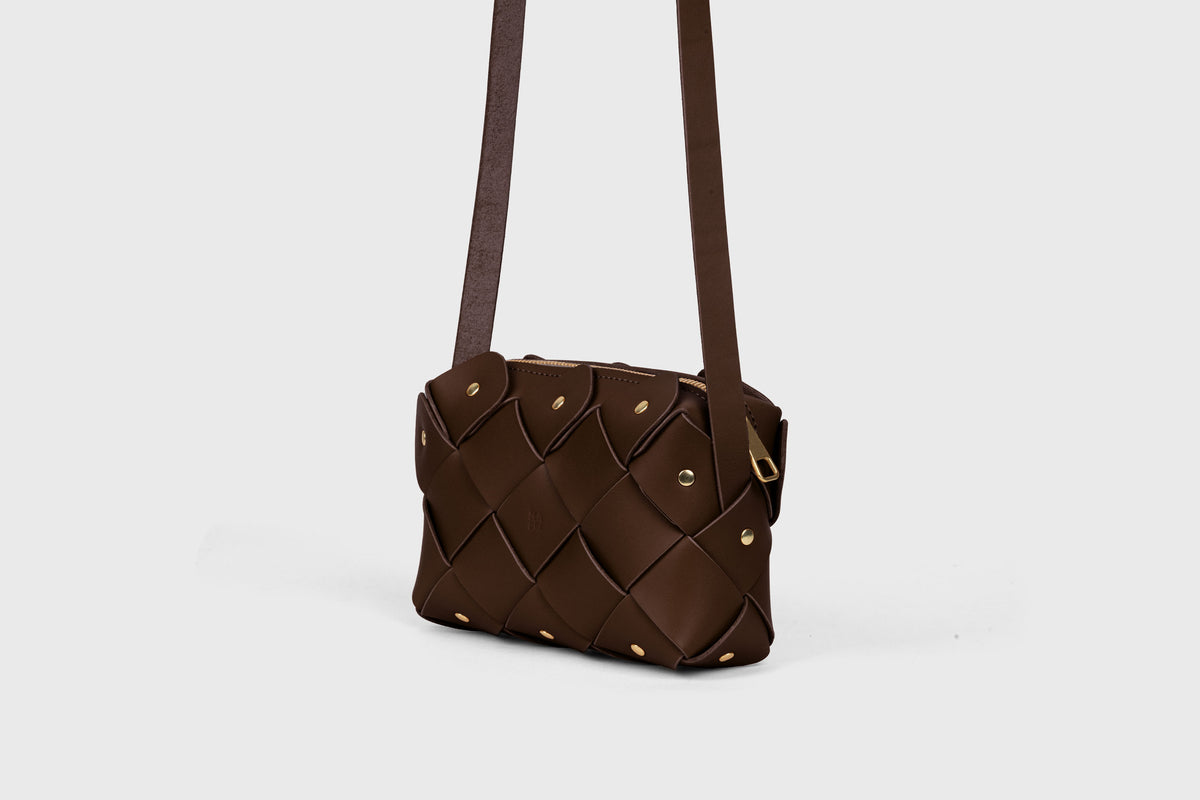 Pine Mini Zipper Bag Chocolate Brown Colour Leather Atelier Madre Manuel Dreesmann Barcelona Spain 2