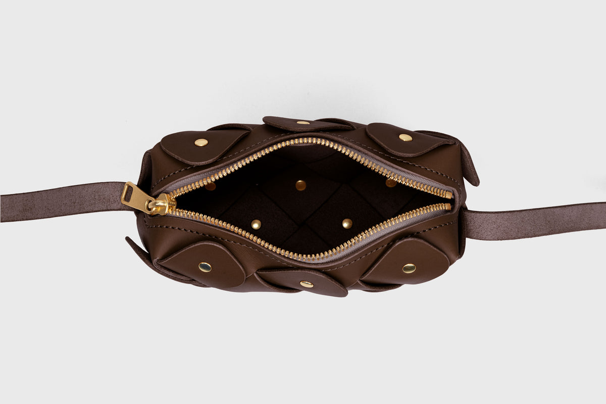 Pine Mini Zipper Bag Chocolate Brown Colour Leather Atelier Madre Manuel Dreesmann Barcelona Spain 4