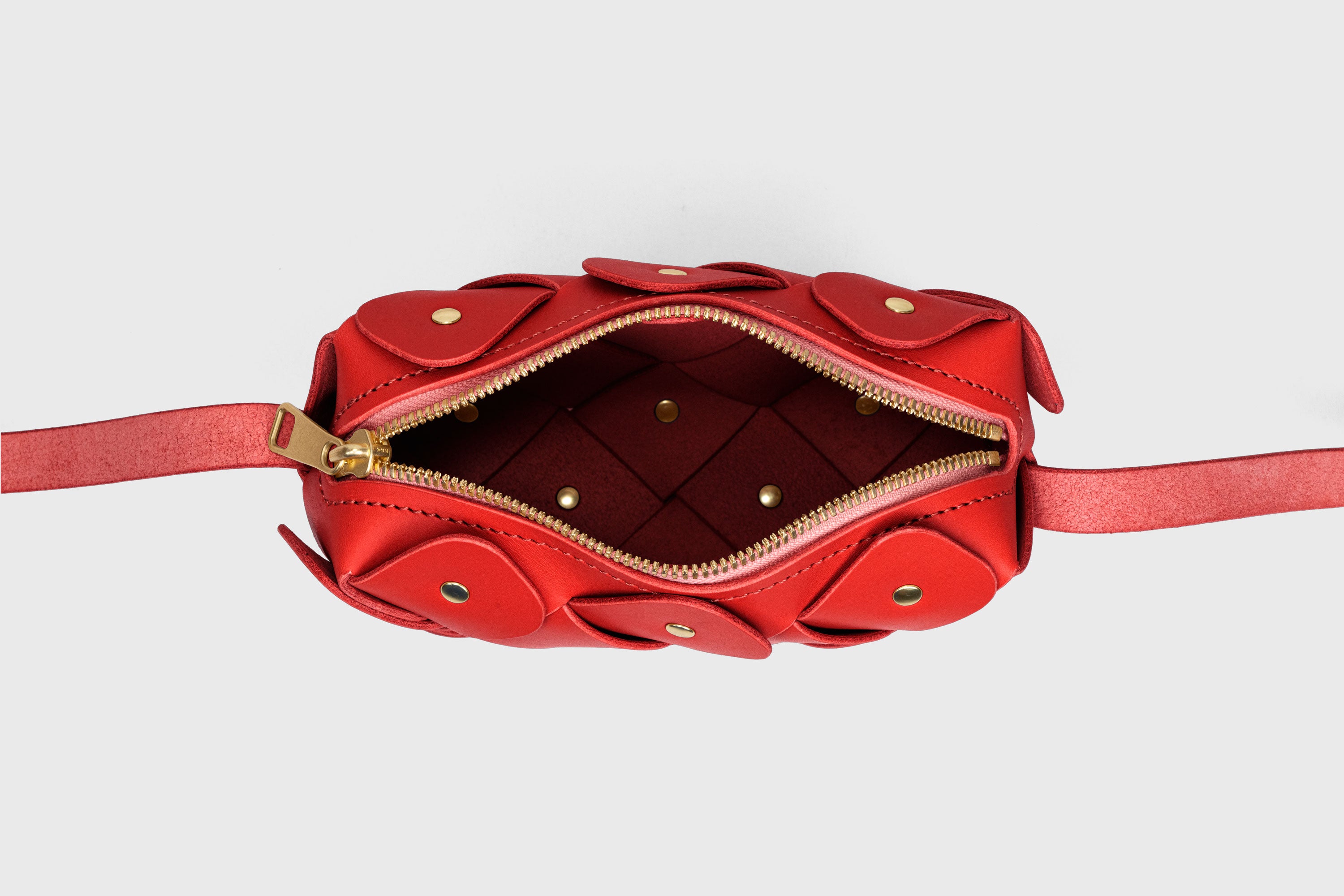 Pine Mini ZIpper Bag in Red Color In Vegetable Tanned Leather Unique Design Brass RIvets Atelier Madre Manuel Dreesmann Barcelona Spain