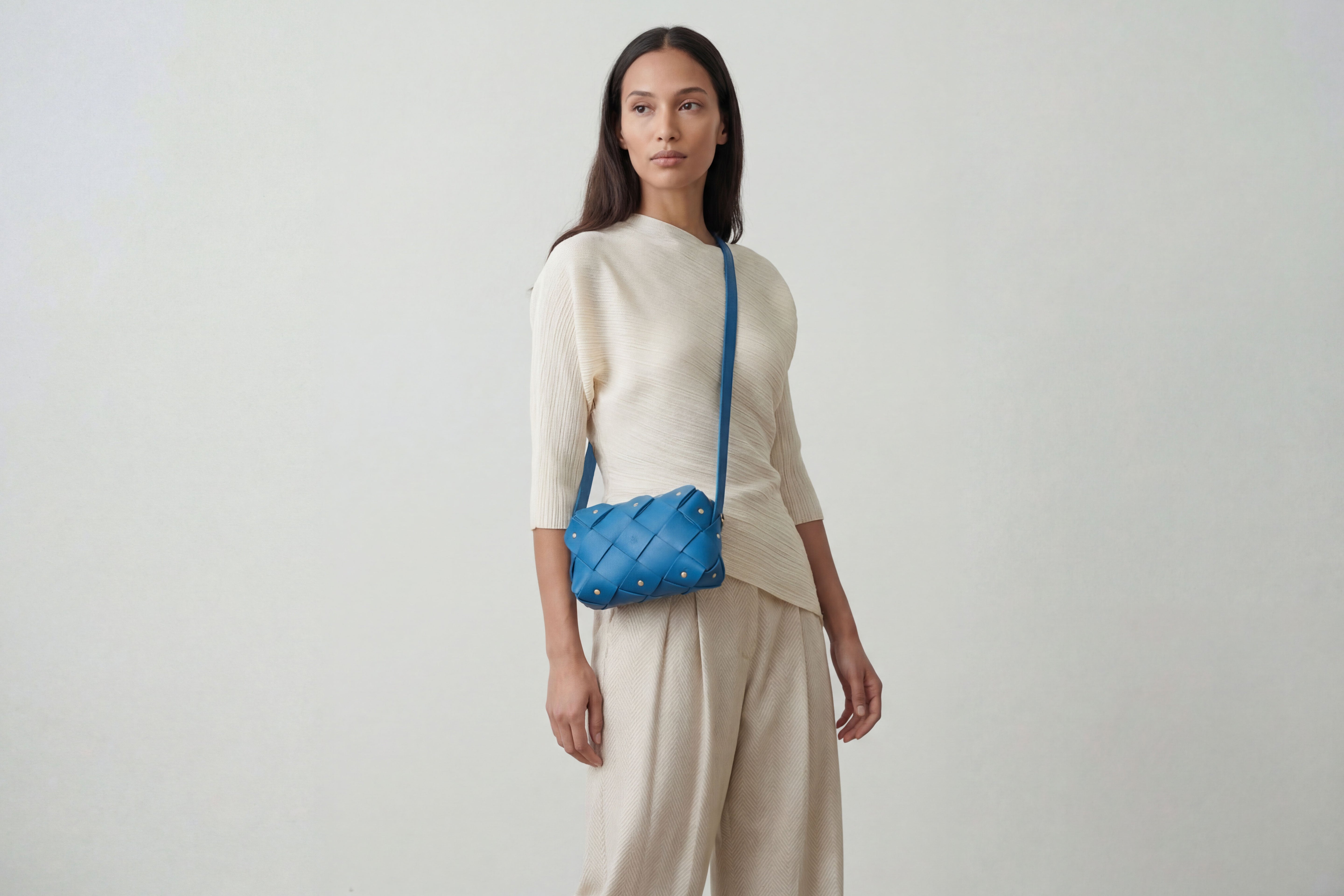 Pine Mini Zipper Bag In Royal Blue Colour In Vegetable Tanned Leather On A Model Woven Structure Unique Design Atelier Madre Manuel Dreesmann Barcelona Spain