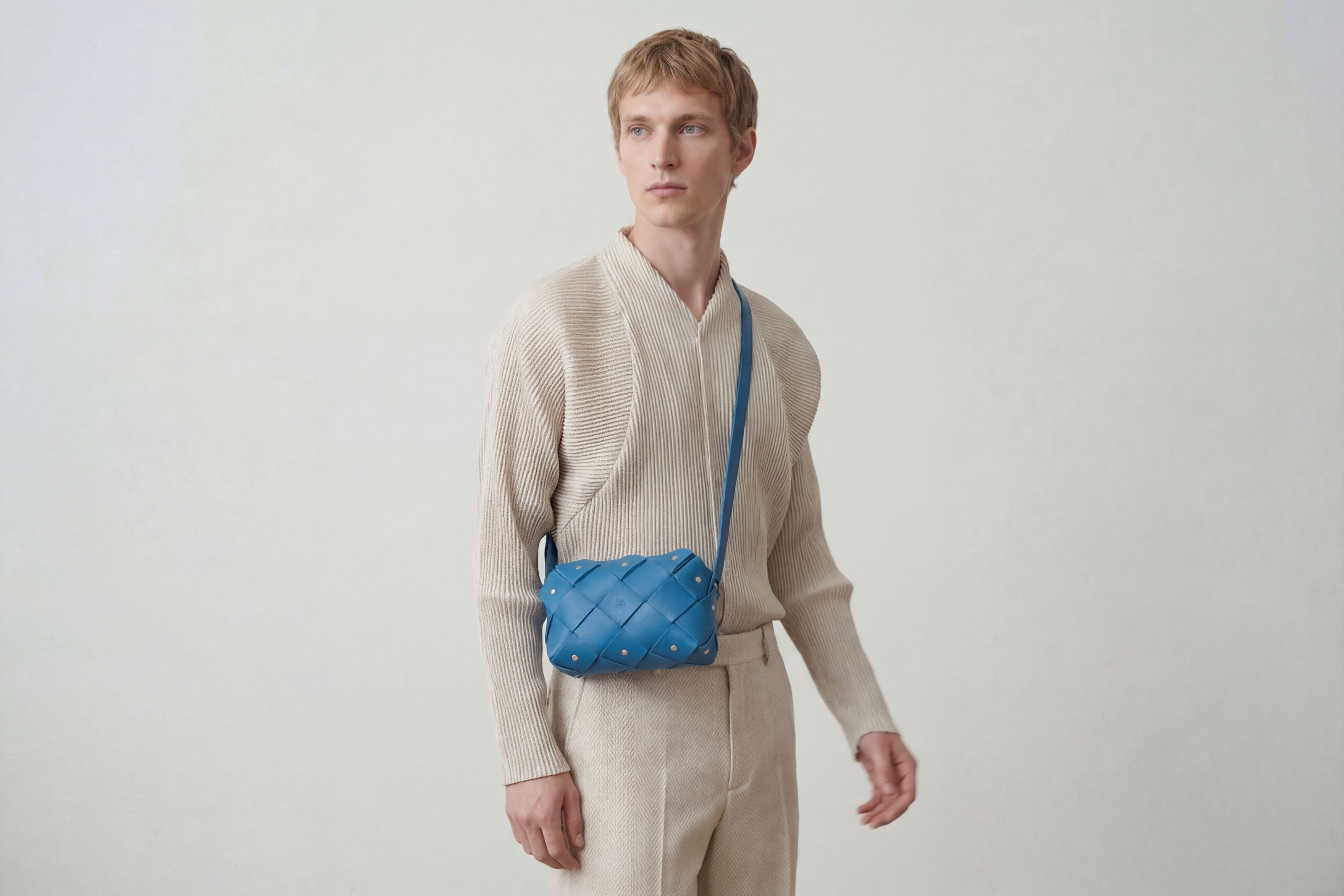 Pine Mini Zipper Bag In Royal Blue Colour In Vegetable Tanned Leather On A Model Woven Structure Unique Design Atelier Madre Manuel Dreesmann Barcelona Spain