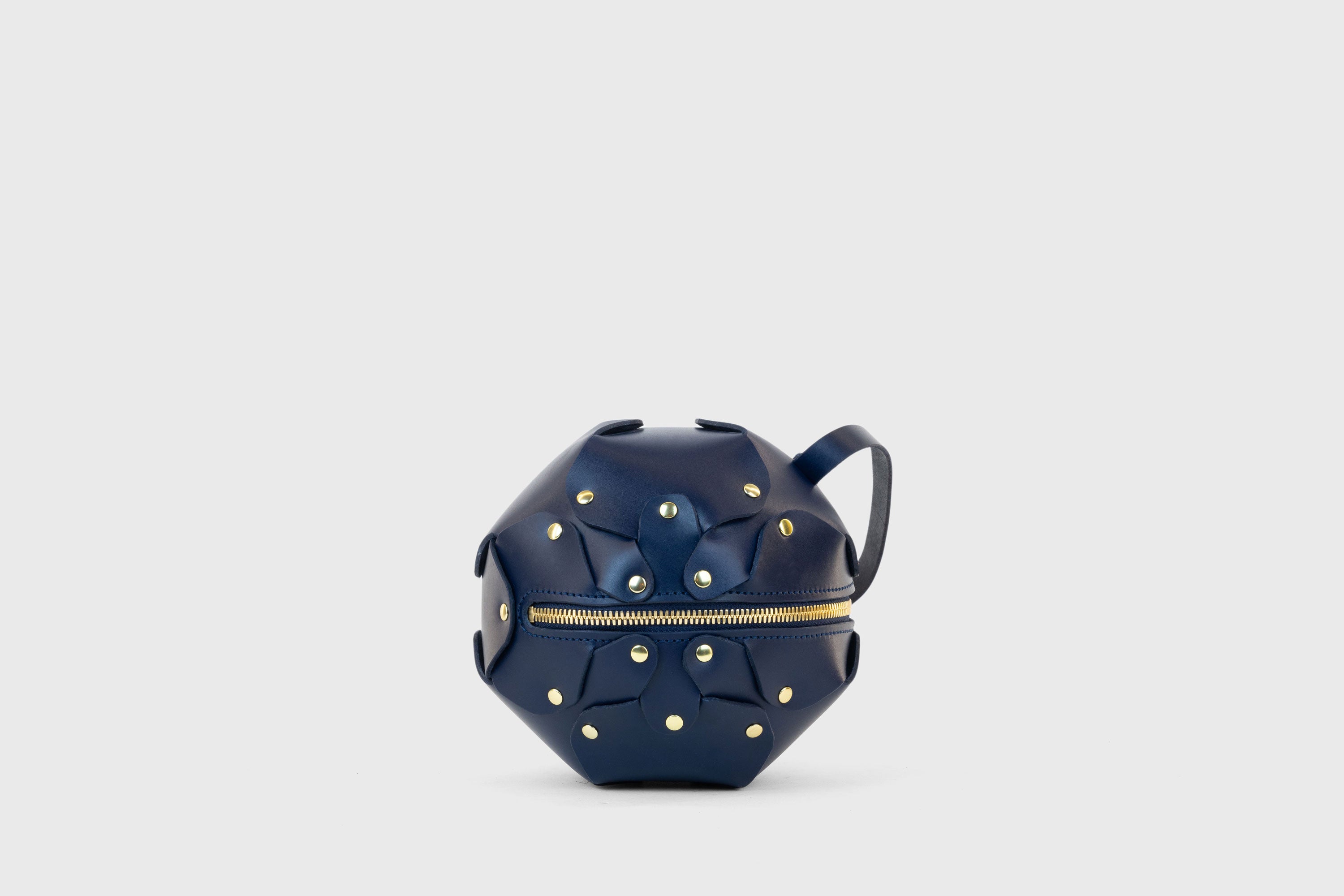 Puff Leather Ball Bag Dark Marine Blue Color Luxury Vegetable Tanned Full Grain Spain Brass Rivets Premium Design Minimalist Modern Round Sphere Circle Round Zipper Pouch Handbag Clutch Bag Atelier Madre Manuel Dreesmann Barcelona