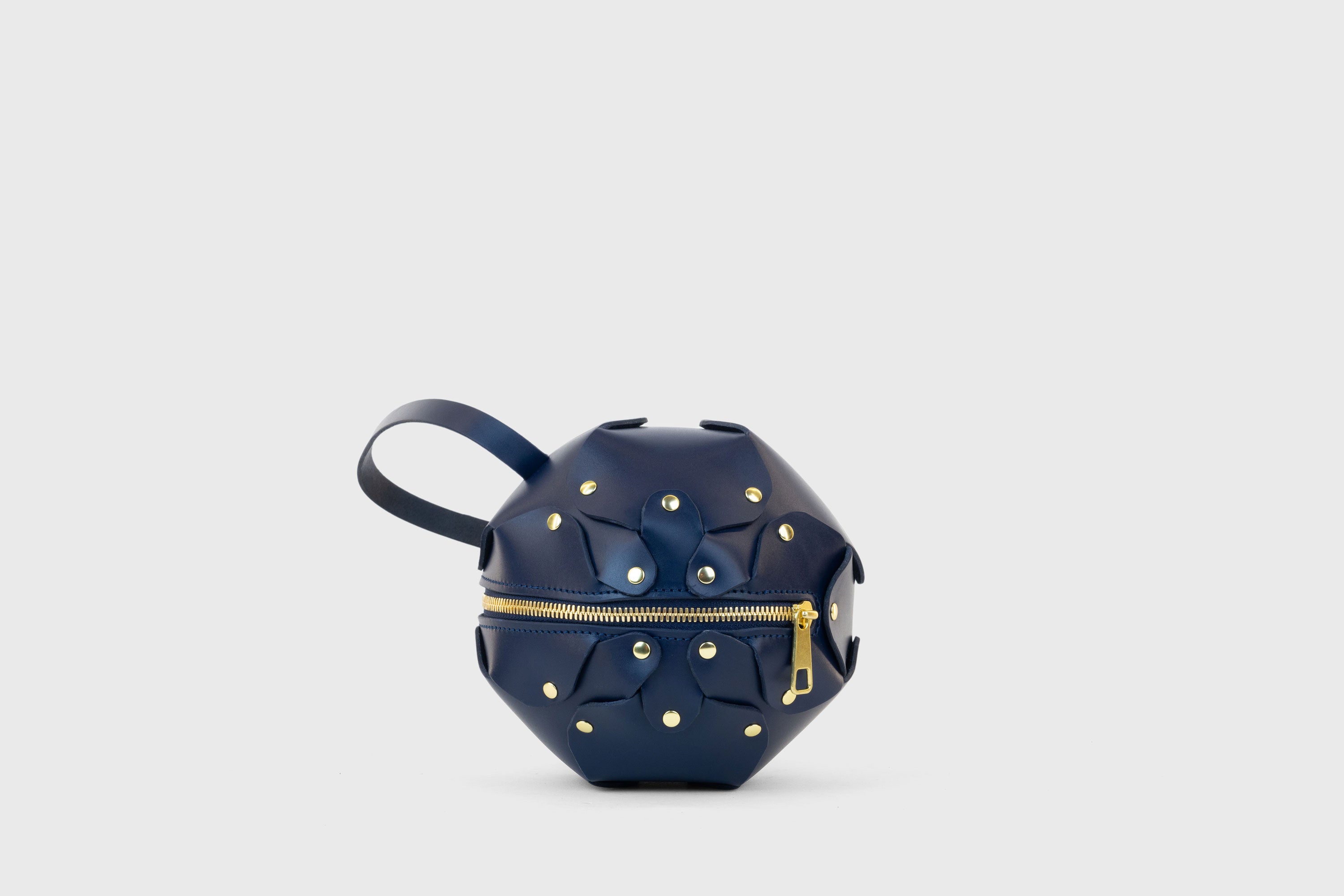 Puff Leather Ball Bag Dark Marine Blue Color Luxury Vegetable Tanned Full Grain Spain Brass Rivets Premium Design Minimalist Modern Round Sphere Circle Round Zipper Pouch Handbag Clutch Bag Atelier Madre Manuel Dreesmann Barcelona