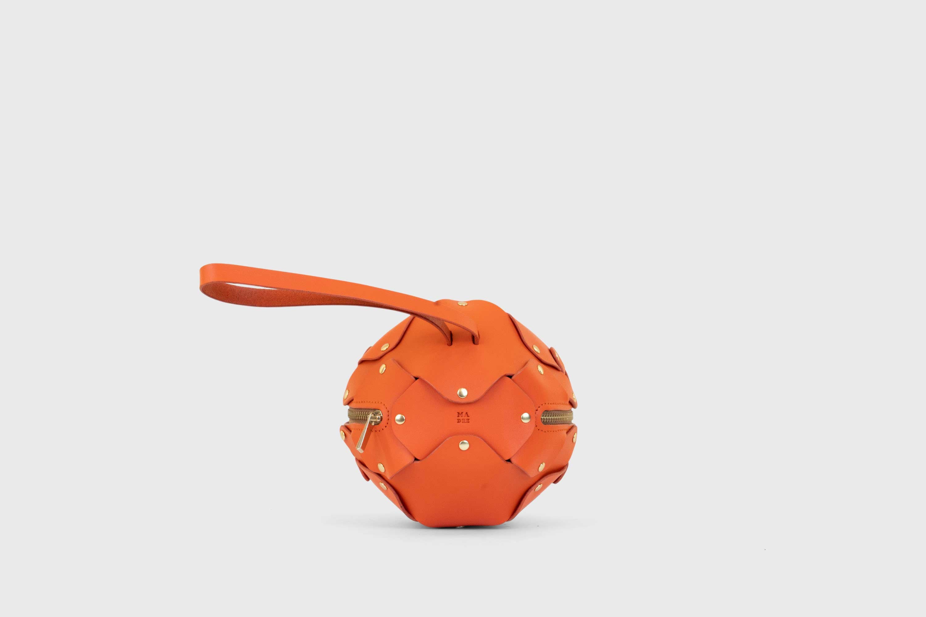 Puff Leather Ball Bag Orange Luxury Vegetable Tanned Full Grain Spain Brass Rivets Premium Design Minimalist Modern Round Sphere Circle Round Zipper Pouch Handbag Clutch Bag Atelier Madre Manuel Dreesmann Barcelona