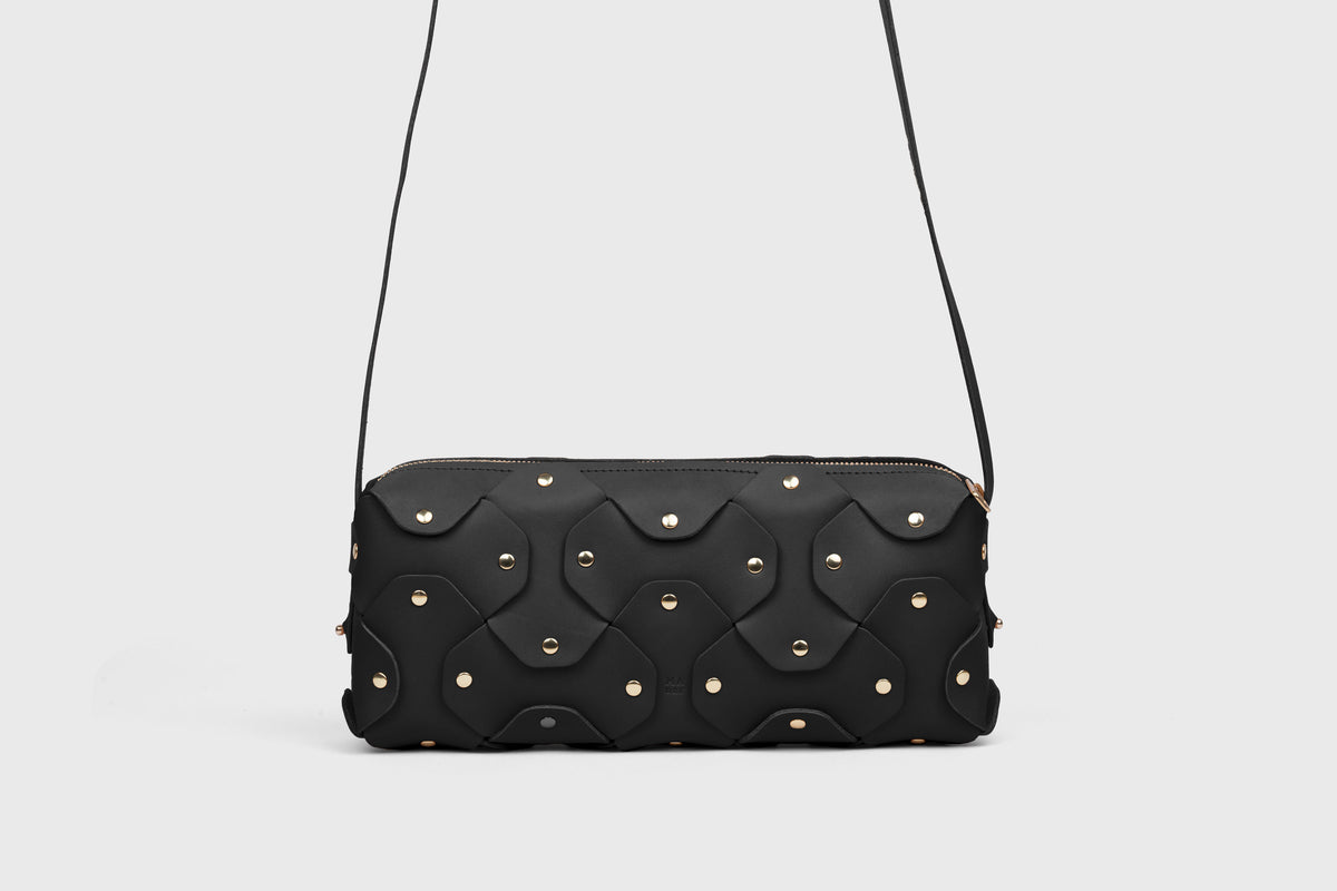 Rivet Bag 01 Black Colour Leather Vegetable Tanned Modern Minimal Design Premium Quality Atelier Madre Manuel Dreesmann Barcelona 1