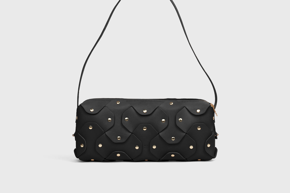 Rivet Bag 01 Black Colour Leather Vegetable Tanned Modern Minimal Design Premium Quality Atelier Madre Manuel Dreesmann Barcelona 2