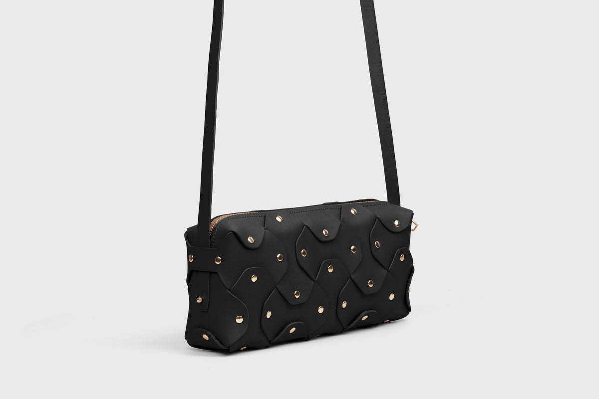 Rivet Bag 01 Black Colour Leather Vegetable Tanned Modern Minimal Design Premium Quality Atelier Madre Manuel Dreesmann Barcelona 3