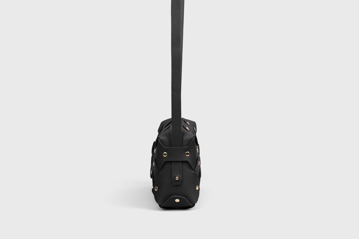 Rivet Bag 01 Black Colour Leather Vegetable Tanned Modern Minimal Design Premium Quality Atelier Madre Manuel Dreesmann Barcelona 4