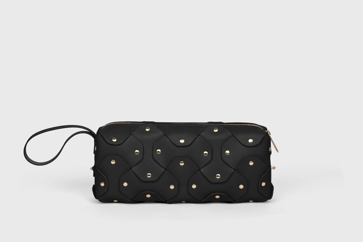 Rivet Bag 01 Black Colour Leather Vegetable Tanned Modern Minimal Design Premium Quality Atelier Madre Manuel Dreesmann Barcelona 5