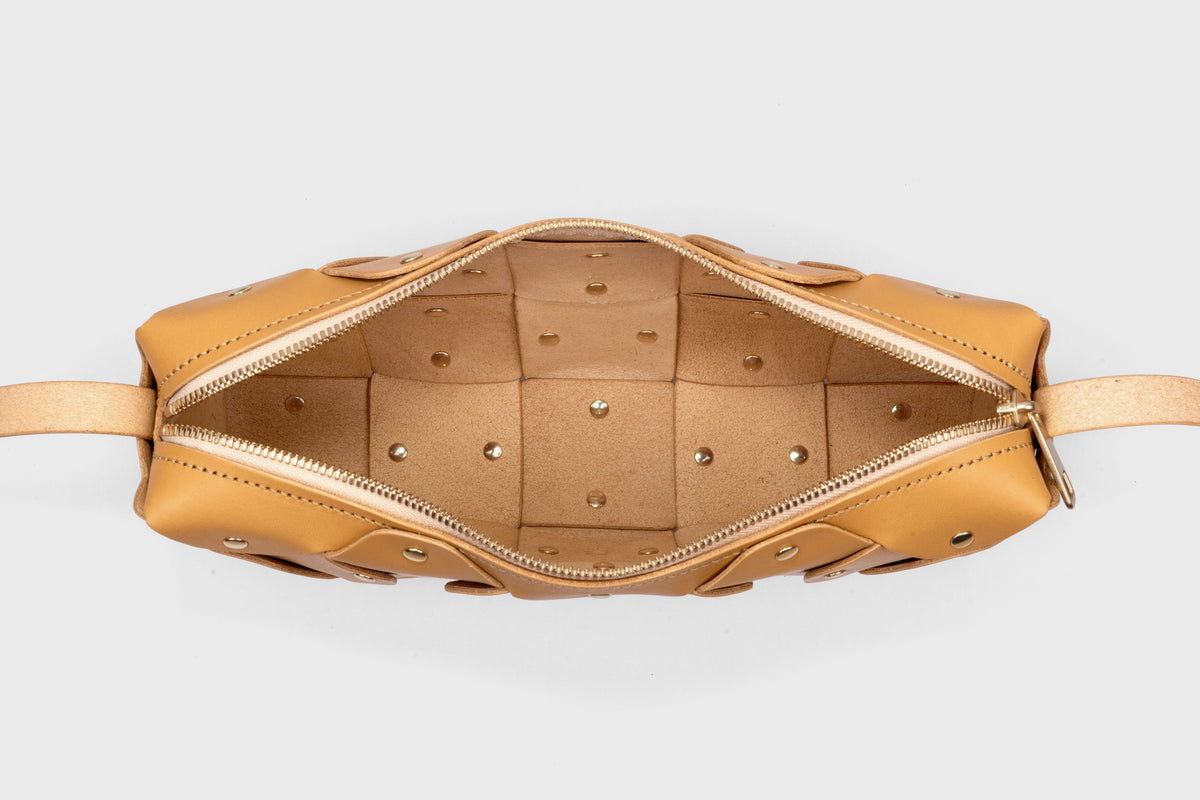 Rivet Bag 01 Brown Colour Leather Vegetable Tanned Modern Minimal Design Premium Quality Atelier Madre Manuel Dreesmann Barcelona 6