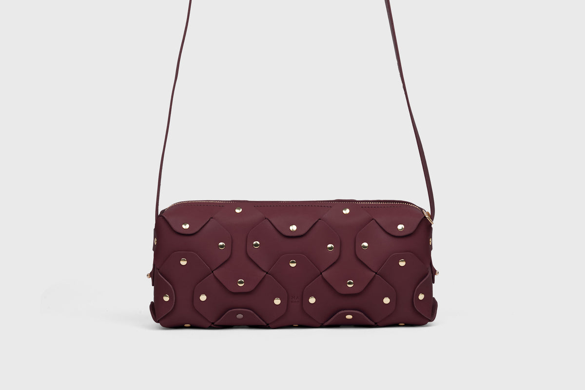 Rivet Bag 01 Burgundy Vegetable Tanned Leather Atelier Madre Manuel Dreesmann Barcelona Spain 1