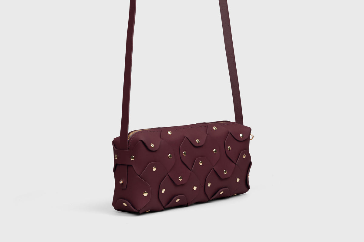 Rivet Bag 01 Burgundy Vegetable Tanned Leather Atelier Madre Manuel Dreesmann Barcelona Spain 2