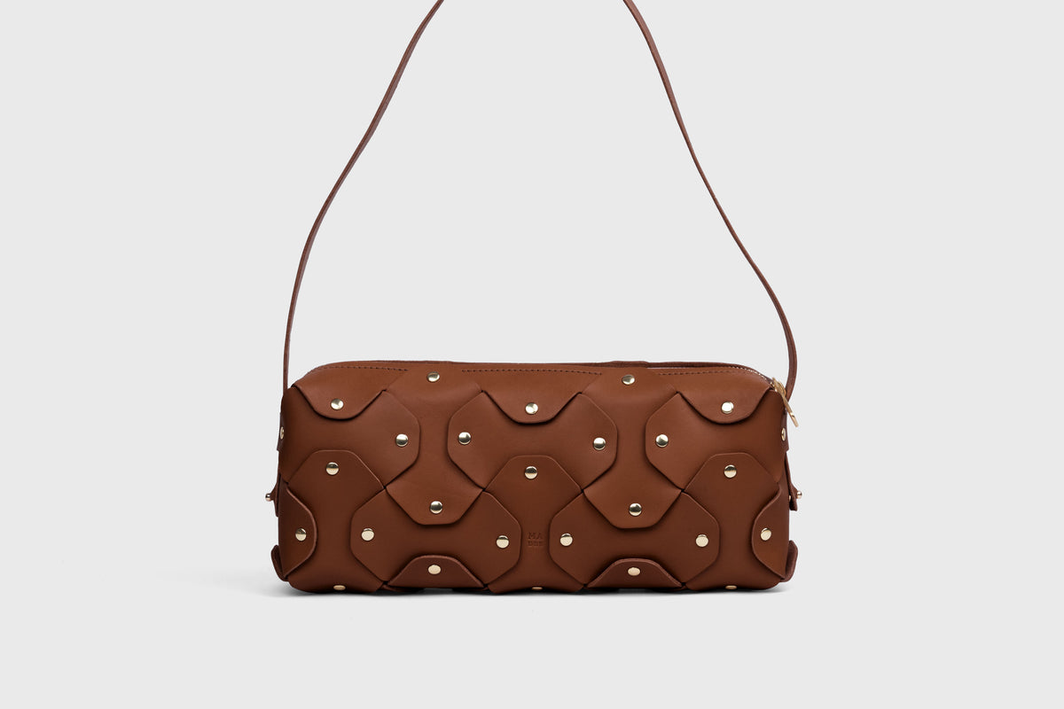 Rivet Bag 01 Dark Brown Colour Leather Vegetable Tanned Modern Minimal Design Premium Quality Atelier Madre Manuel Dreesmann Barcelona 1