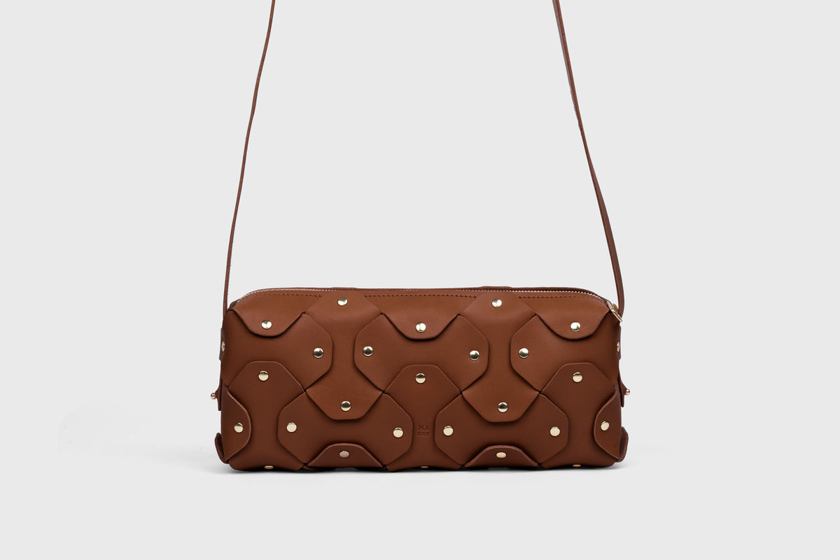 Rivet Bag 01 Dark Brown Colour Leather Vegetable Tanned Modern Minimal Design Premium Quality Atelier Madre Manuel Dreesmann Barcelona 2