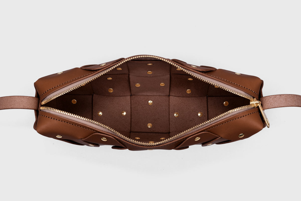 Rivet Bag 01 Dark Brown Colour Leather Vegetable Tanned Modern Minimal Design Premium Quality Atelier Madre Manuel Dreesmann Barcelona 6