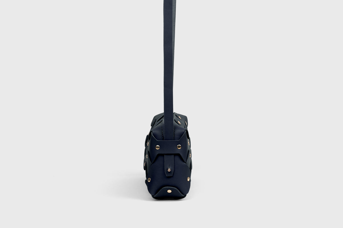 Rivet Bag 01 Marine Blue Colour Leather Vegetable Tanned Modern Minimal Design Premium Quality Atelier Madre Manuel Dreesmann Barcelona 4