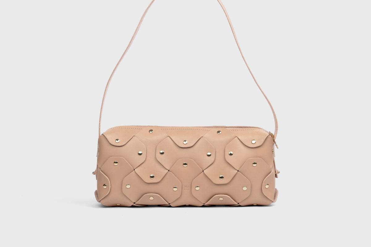 Rivet Bag 01 Natural Colour Leather Vegetable Tanned Modern Minimal Design Premium Quality Atelier Madre Manuel Dreesmann Barcelona 1