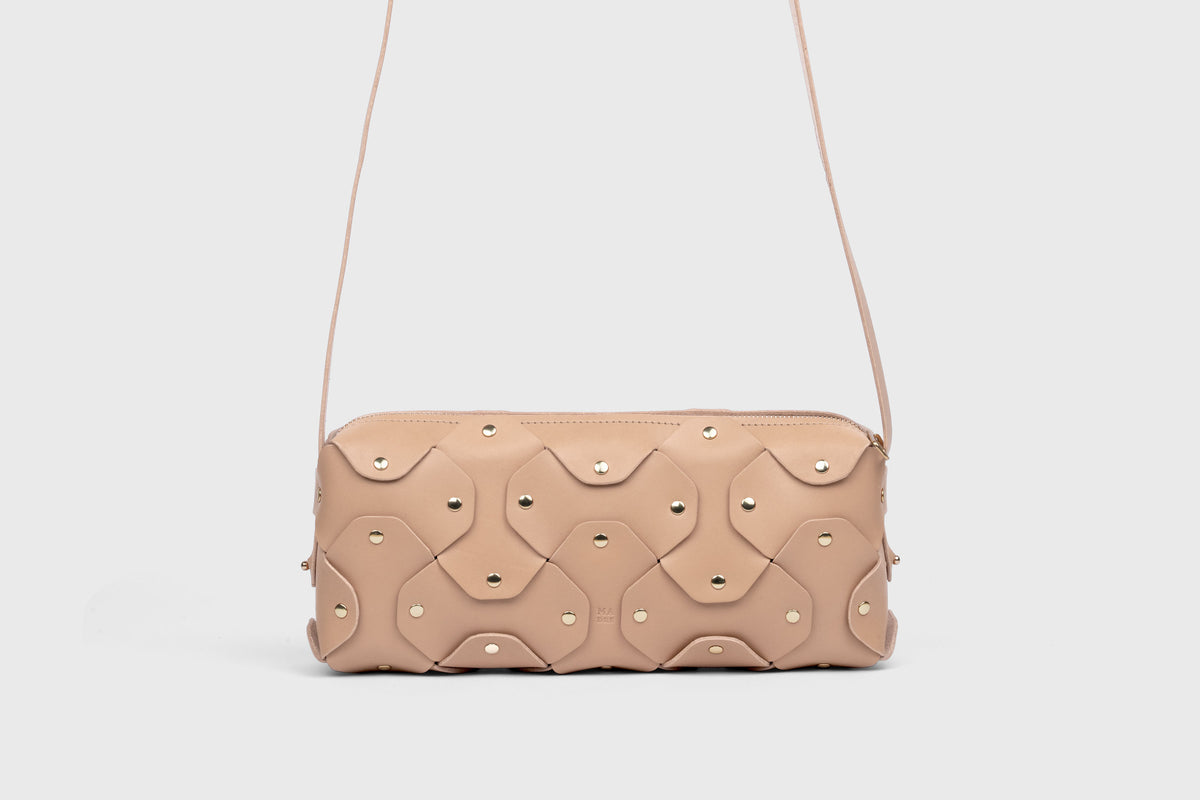 Rivet Bag 01 Natural Colour Leather Vegetable Tanned Modern Minimal Design Premium Quality Atelier Madre Manuel Dreesmann Barcelona 2