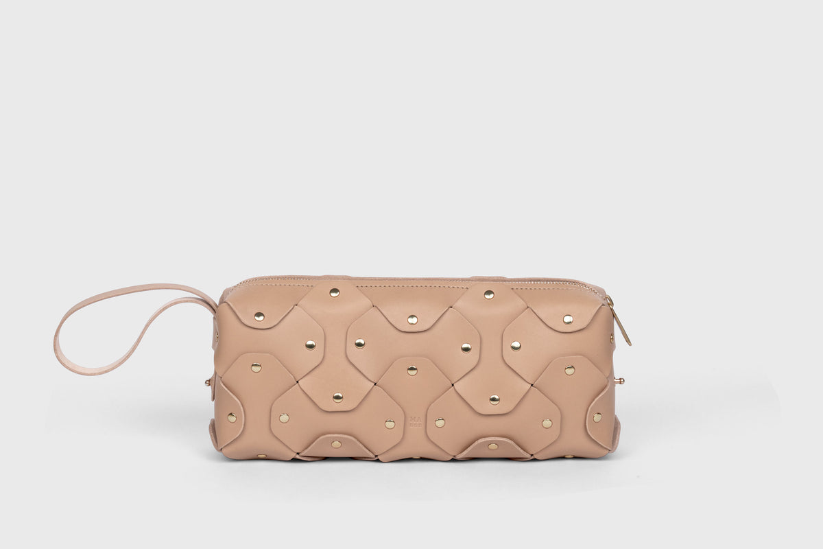 Rivet Bag 01 Natural Colour Leather Vegetable Tanned Modern Minimal Design Premium Quality Atelier Madre Manuel Dreesmann Barcelona 5