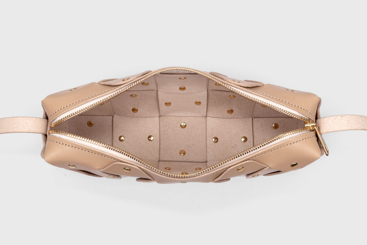 Rivet Bag 01 Natural Colour Leather Vegetable Tanned Modern Minimal Design Premium Quality Atelier Madre Manuel Dreesmann Barcelona 6