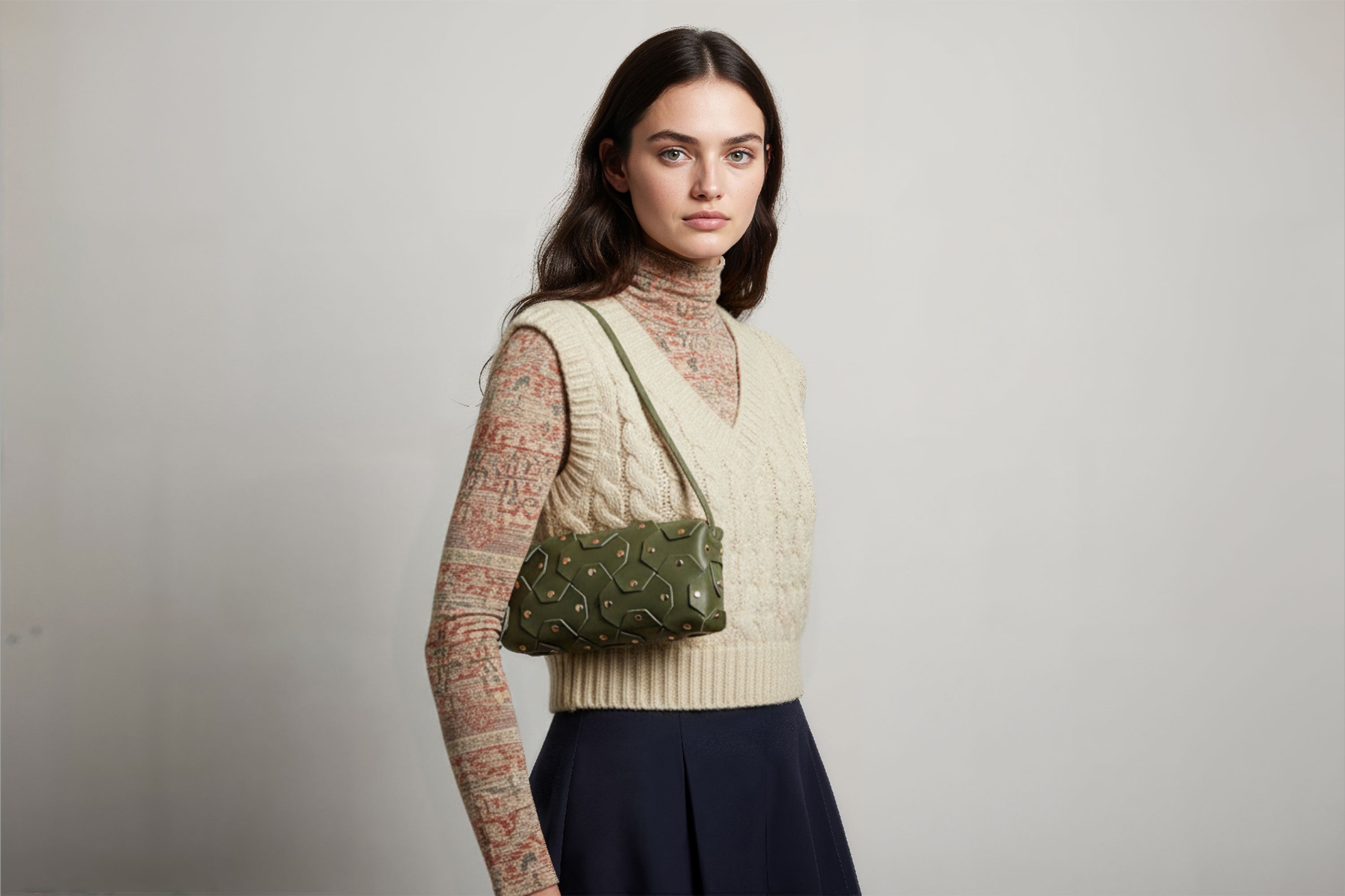 The Rivet Bag Leather Olive Green Color Vegetable Tanned Full Grain Leather Premium Quality Handbag Crossbody Shoulder Clutch Minimalistic Modern Design Atelier Madre Manuel Dreesmann Barcelona Spain