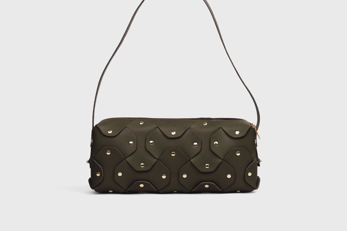 Rivet Bag 01 Olive Green Colour Leather Vegetable Tanned Modern Minimal Design Premium Quality Atelier Madre Manuel Dreesmann Barcelona 1