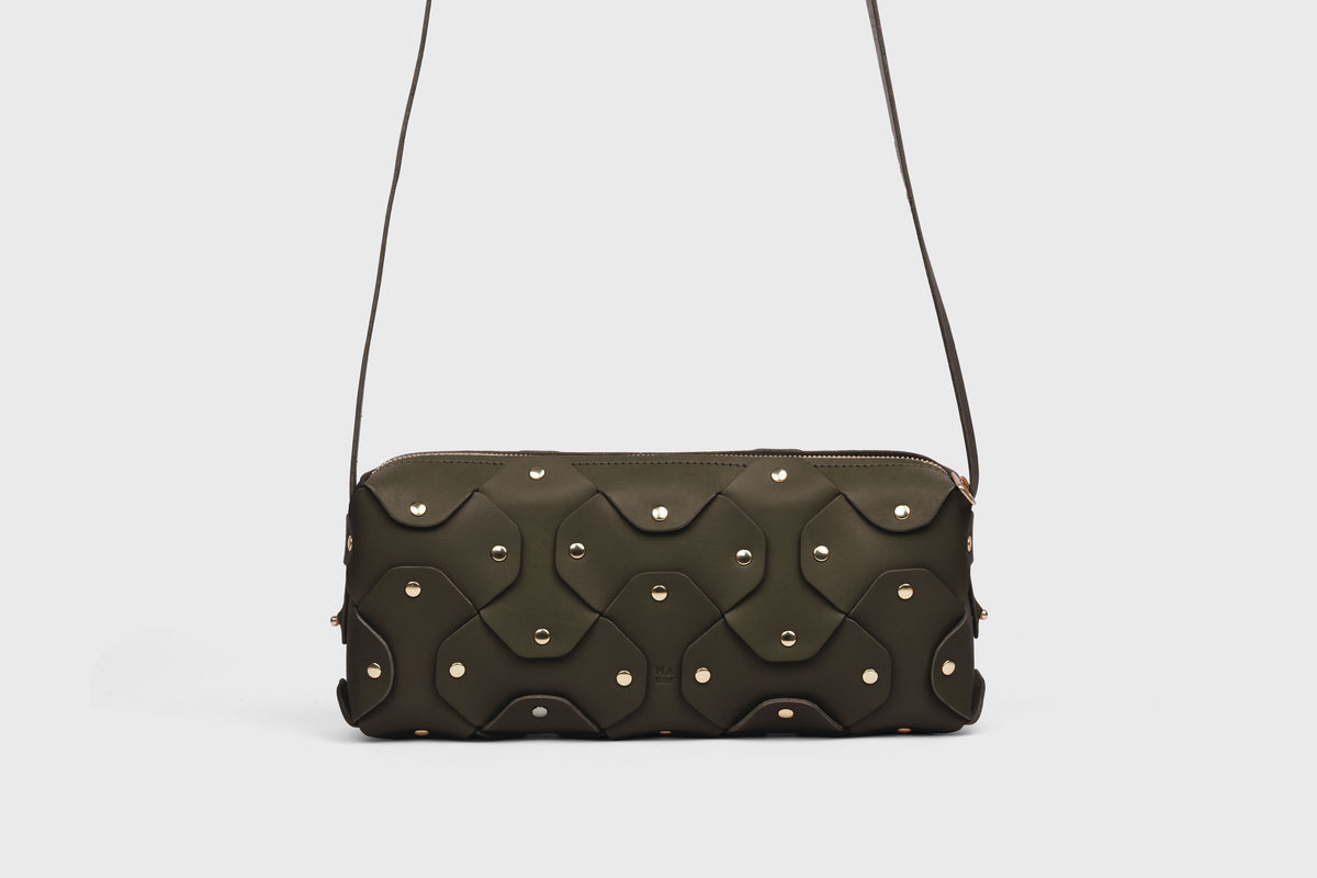 Rivet Bag 01 Olive Green Colour Leather Vegetable Tanned Modern Minimal Design Premium Quality Atelier Madre Manuel Dreesmann Barcelona 2