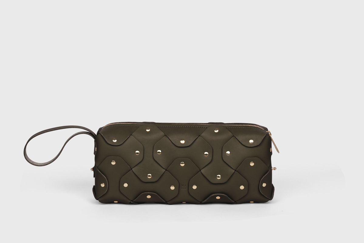 Rivet Bag 01 Olive Green Colour Leather Vegetable Tanned Modern Minimal Design Premium Quality Atelier Madre Manuel Dreesmann Barcelona 5
