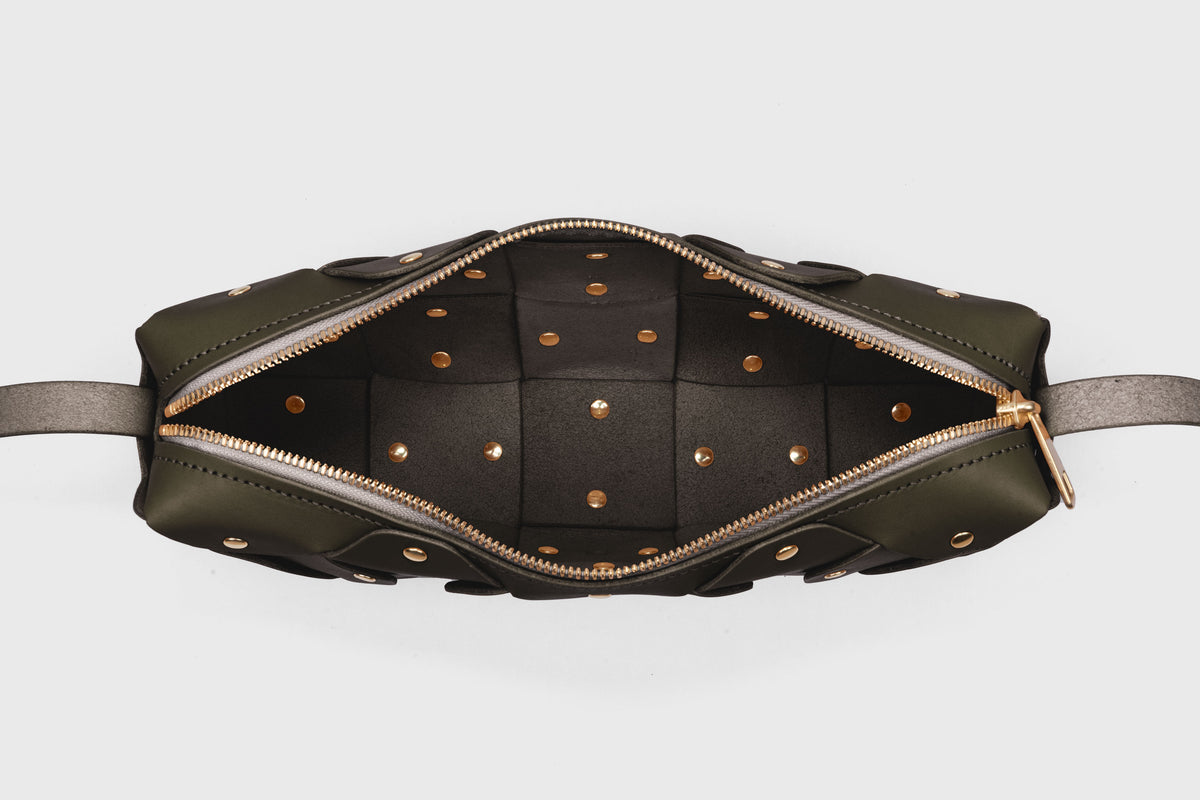 Rivet Bag 01 Olive Green Colour Leather Vegetable Tanned Modern Minimal Design Premium Quality Atelier Madre Manuel Dreesmann Barcelona 6