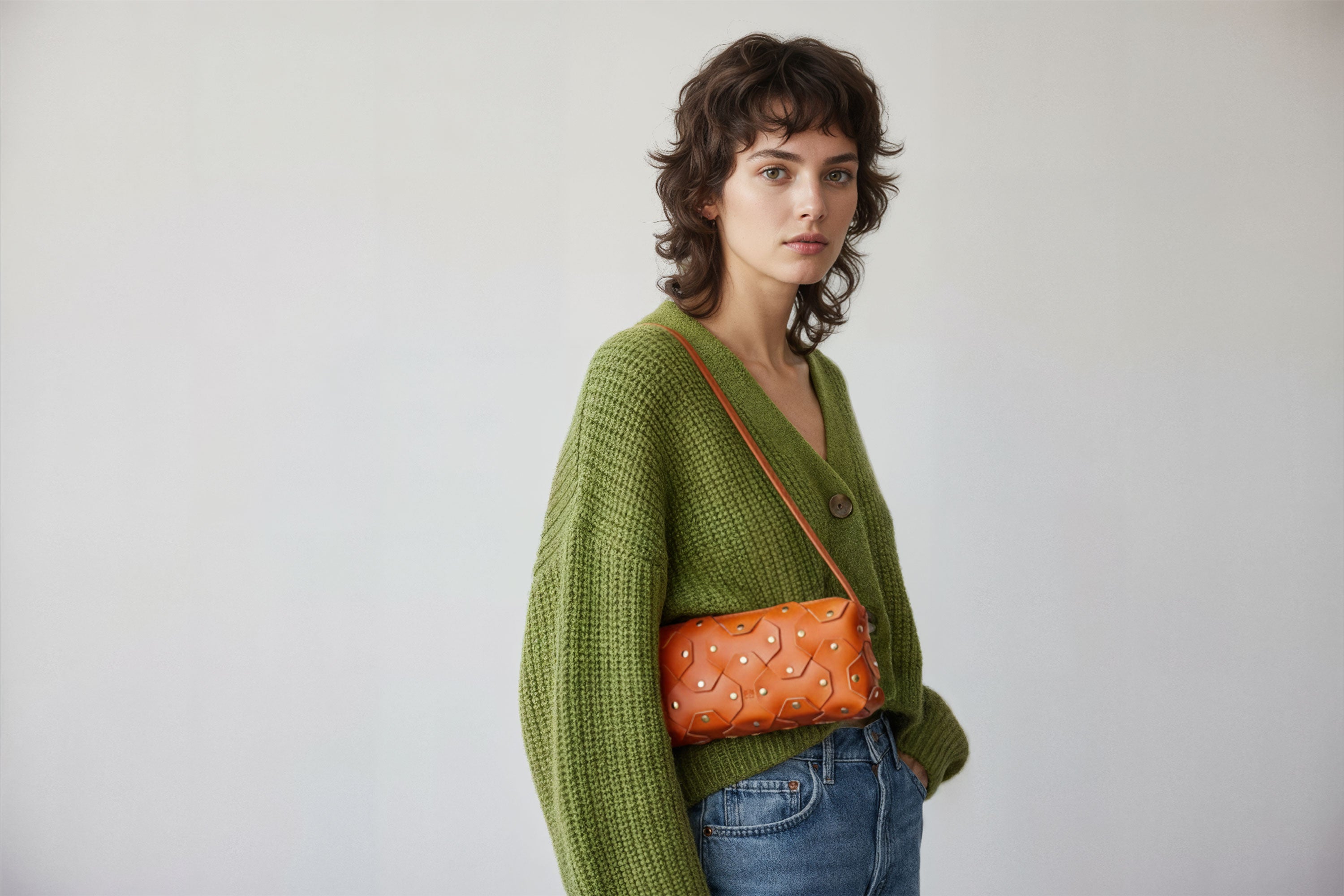 The Rivet Bag Leather Orange Color On A Woman Model Vegetable Tanned Full Grain Leather Premium Quality Handbag Crossbody Shoulder Clutch Minimalistic Modern Design Atelier Madre Manuel Dreesmann Barcelona Spain