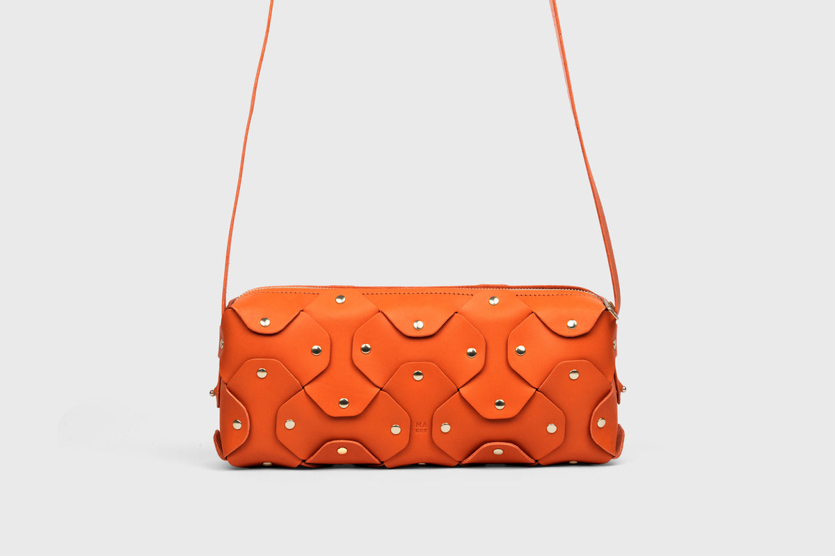 Rivet Bag 01 Orange Colour Leather Vegetable Tanned Modern Minimal Design Premium Quality Atelier Madre Manuel Dreesmann Barcelona 2