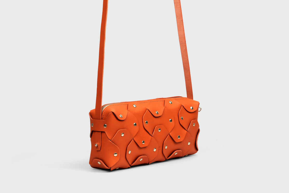 Rivet Bag 01 Orange Colour Leather Vegetable Tanned Modern Minimal Design Premium Quality Atelier Madre Manuel Dreesmann Barcelona 3