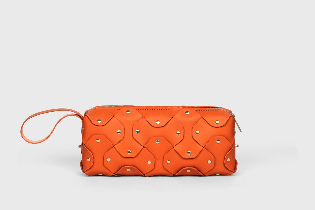 Rivet Bag 01 Orange Colour Leather Vegetable Tanned Modern Minimal Design Premium Quality Atelier Madre Manuel Dreesmann Barcelona 5