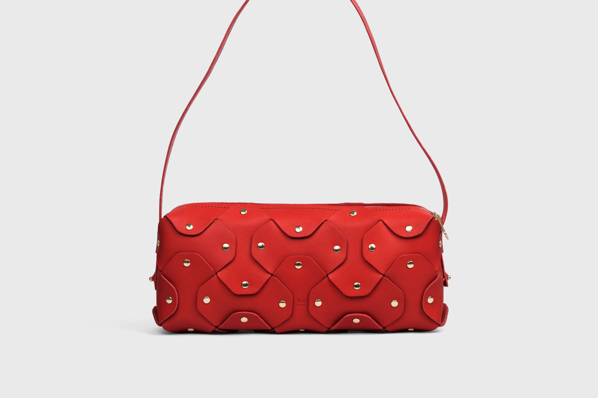 Rivet Bag 01 Red Colour Leather Vegetable Tanned Modern Minimal Design Premium Quality Atelier Madre Manuel Dreesmann Barcelona 1