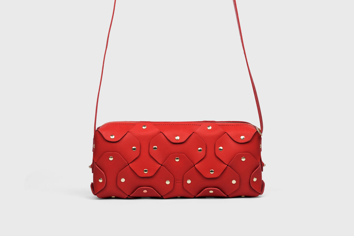 Rivet Bag 01 Red Colour Leather Vegetable Tanned Modern Minimal Design Premium Quality Atelier Madre Manuel Dreesmann Barcelona 2