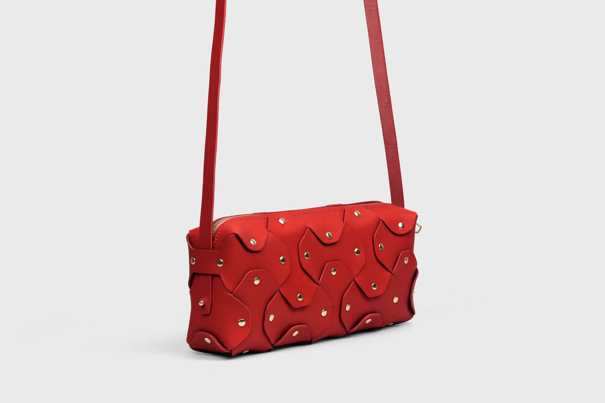 Rivet Bag 01 Red Colour Leather Vegetable Tanned Modern Minimal Design Premium Quality Atelier Madre Manuel Dreesmann Barcelona 3