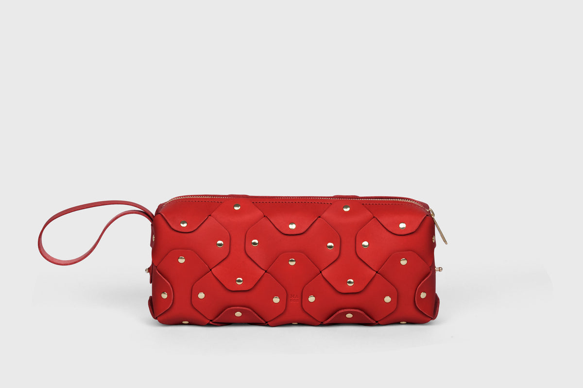 Rivet Bag 01 Red Colour Leather Vegetable Tanned Modern Minimal Design Premium Quality Atelier Madre Manuel Dreesmann Barcelona 5