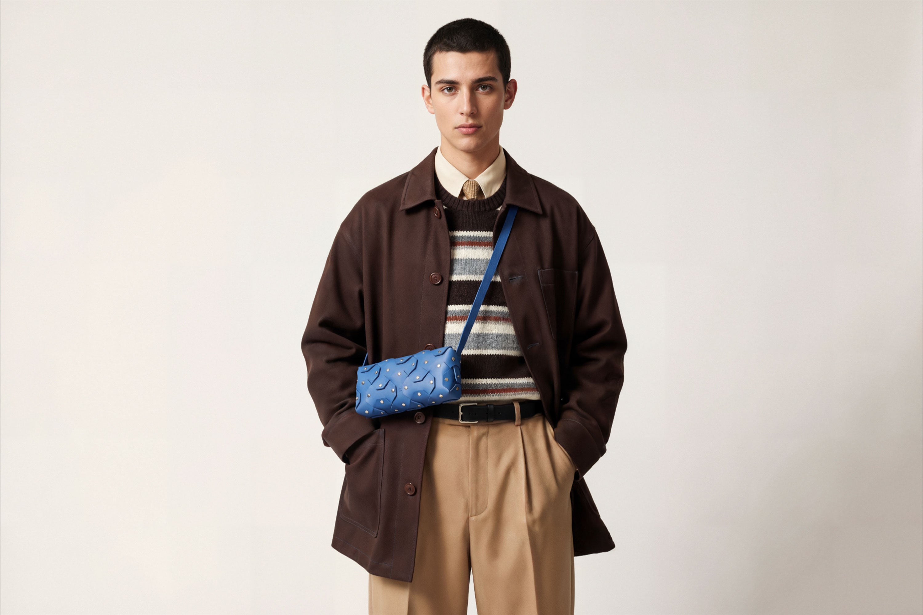 The Rivet Bag Leather Royal Blue Color Vegetable Tanned Full Grain Leather Premium Quality Handbag Crossbody Shoulder Clutch Minimalistic Modern Design Atelier Madre Manuel Dreesmann Barcelona Spain