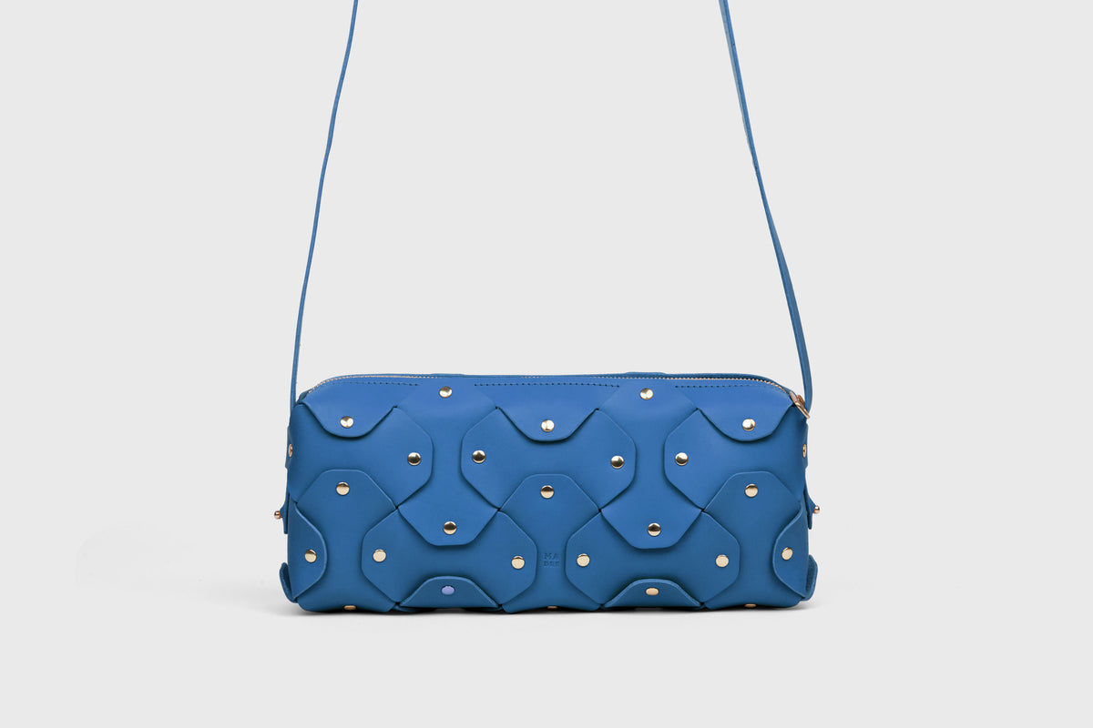 Rivet Bag 01 Royal Blue Colour Leather Vegetable Tanned Modern Minimal Design Premium Quality Atelier Madre Manuel Dreesmann Barcelona 2