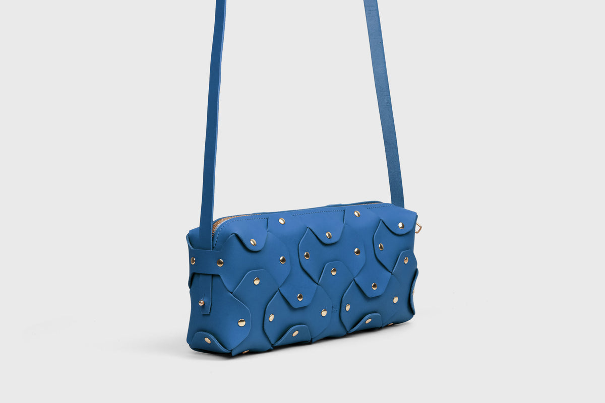 Rivet Bag 01 Royal Blue Colour Leather Vegetable Tanned Modern Minimal Design Premium Quality Atelier Madre Manuel Dreesmann Barcelona 3