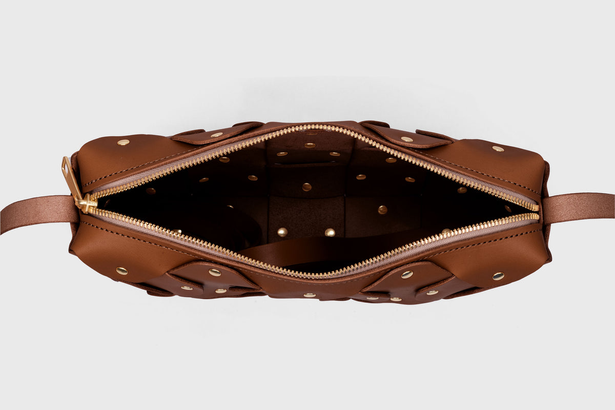 Rivet Bag Big Leather Dark Brown Color Vegetable Tanned Full Grain Handcrafted Spain Full Brass Rivets Design Minimalistic Modern Handbag Clutch Atelier Madre Manuel Dreesmann Barcelo