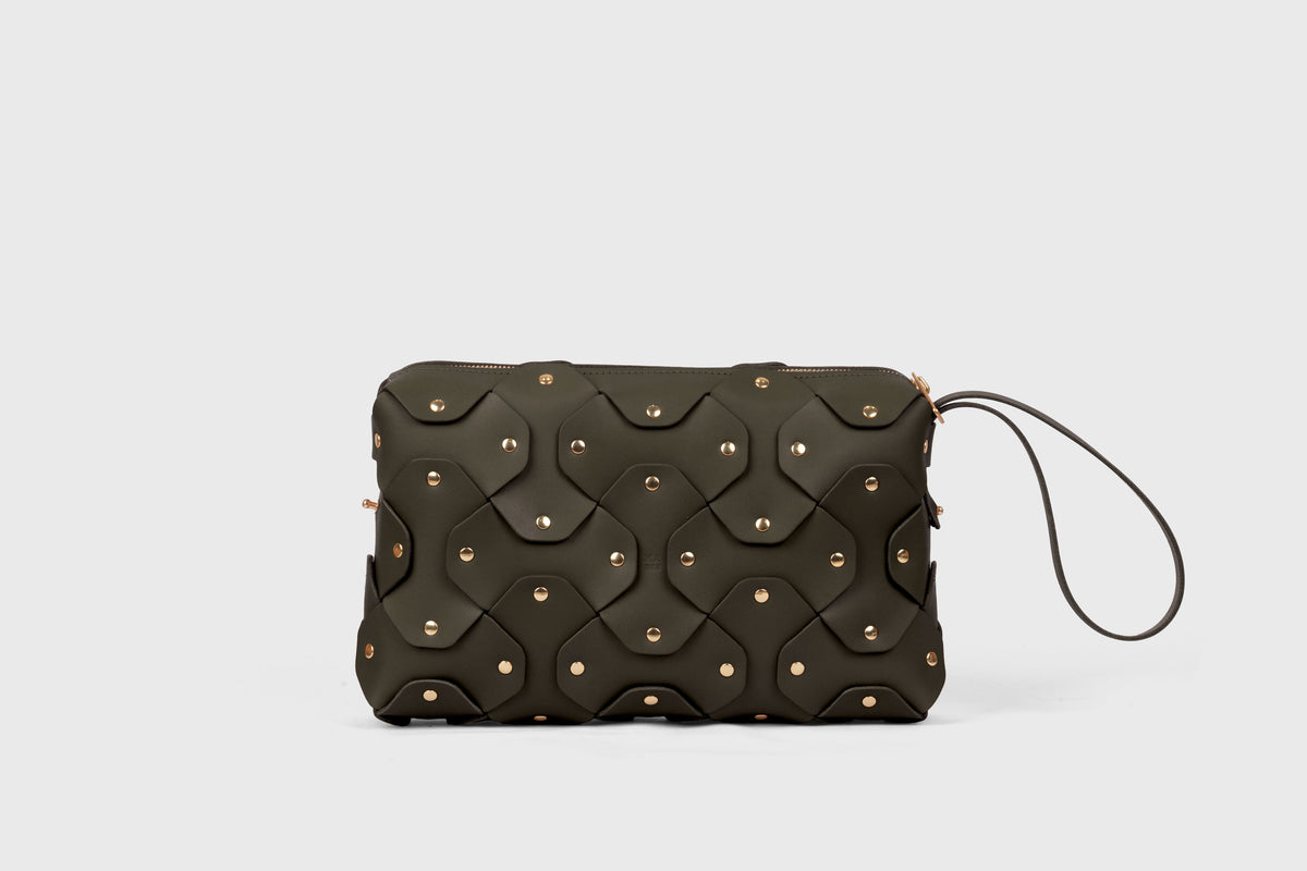 Rivet Bag Big Leather Olive Green Color Vegetable Tanned Full Grain Handcrafted Spain Full Brass Rivets Design Minimalistic Modern Handbag Clutch Atelier Madre Manuel Dreesmann Barcel