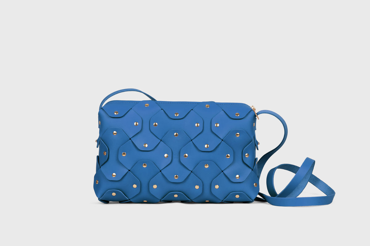 Rivet Bag Big Leather Royal Blue Color Vegetable Tanned Full Grain Handcrafted Spain Full Brass Rivets Design Minimalistic Modern Handbag Clutch Atelier Madre Manuel Dreesmann Barcelo