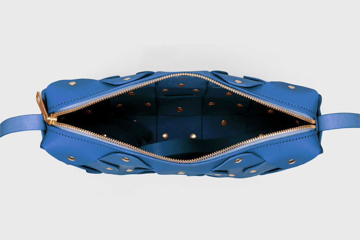 Rivet Bag Big Leather Royal Blue Color Vegetable Tanned Full Grain Handcrafted Spain Full Brass Rivets Design Minimalistic Modern Handbag Clutch Atelier Madre Manuel Dreesmann Barcelo