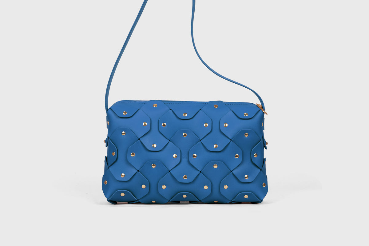 Rivet Bag Big Leather Royal Blue Color Vegetable Tanned Full Grain Handcrafted Spain Full Brass Rivets Design Minimalistic Modern Handbag Clutch Atelier Madre Manuel Dreesmann Barcelo
